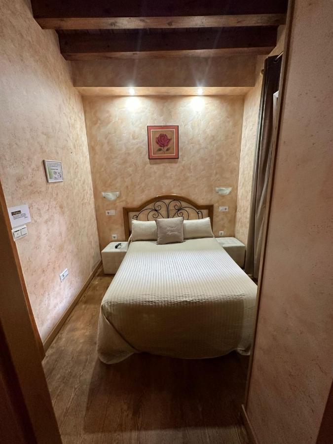 Hostal Segovia Adults Only Экстерьер фото